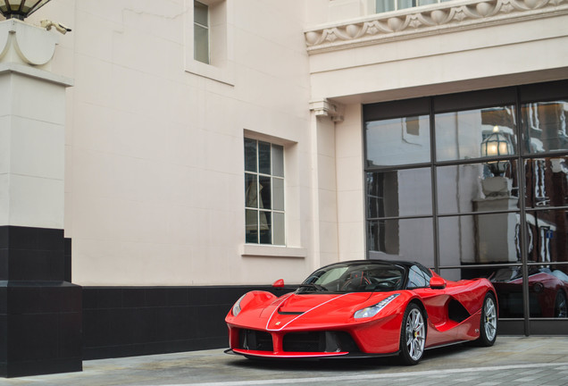 Ferrari LaFerrari Aperta