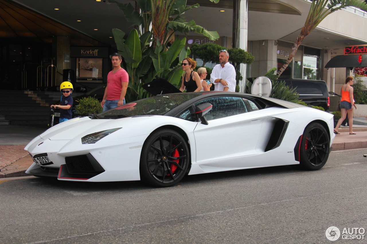 Lamborghini Aventador LP700-4 Pirelli Edition