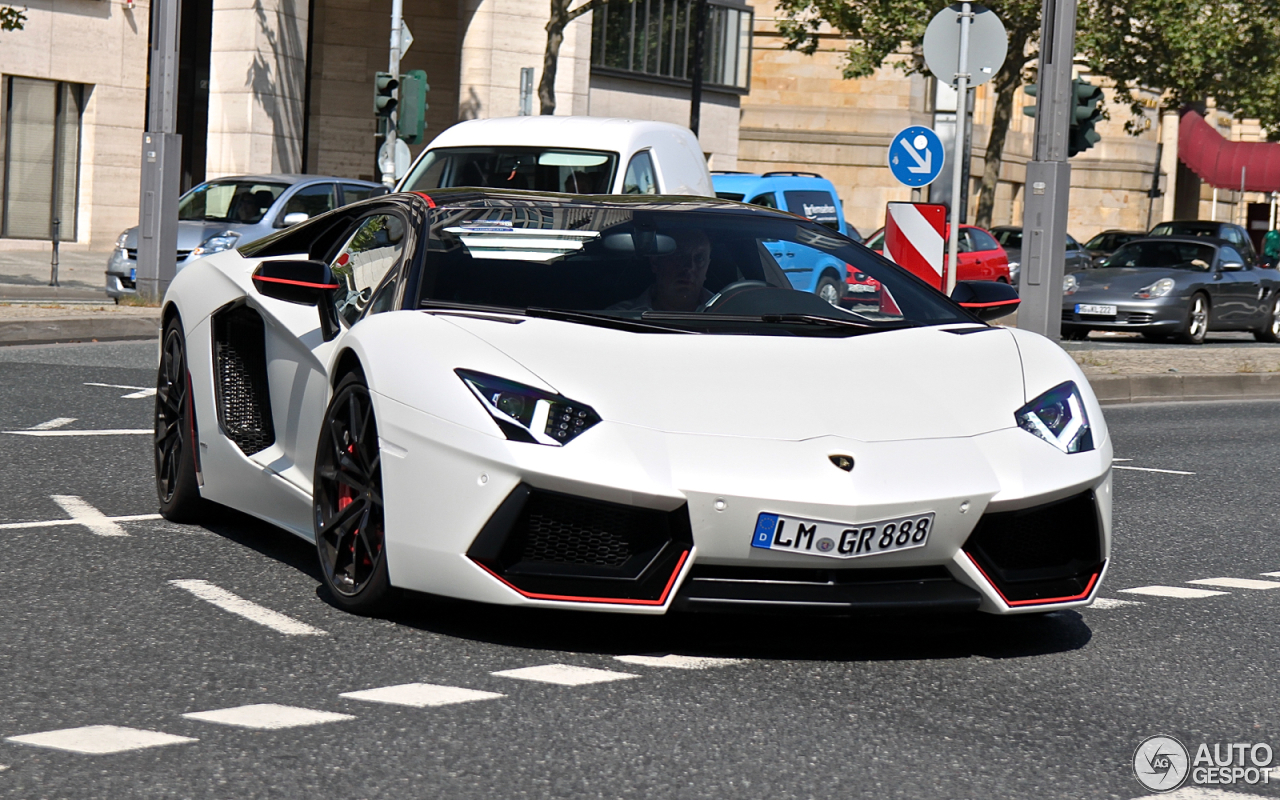 Lamborghini Aventador LP700-4 Pirelli Edition