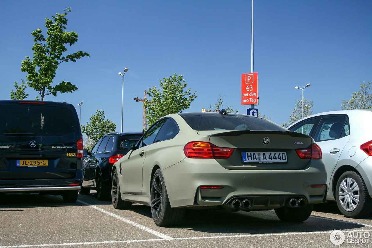 BMW M4 F82 Coupé Versus Performance