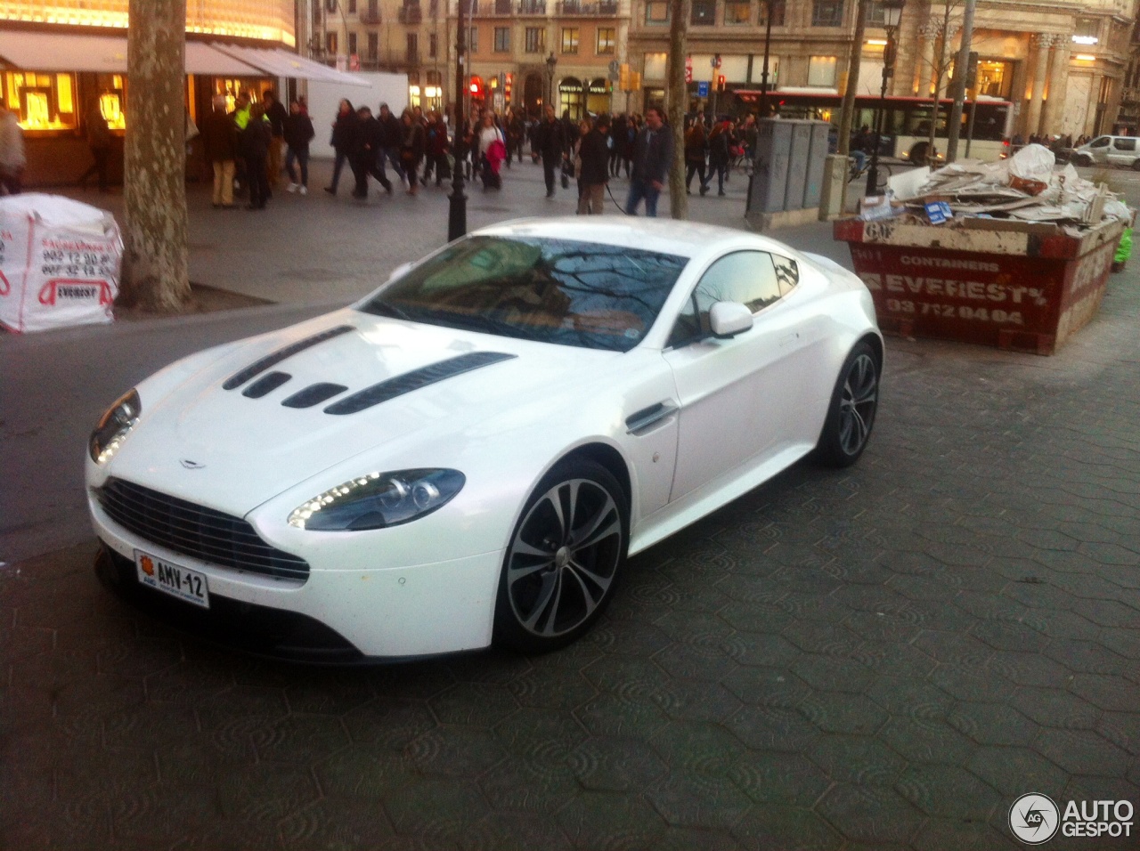 Aston Martin V12 Vantage