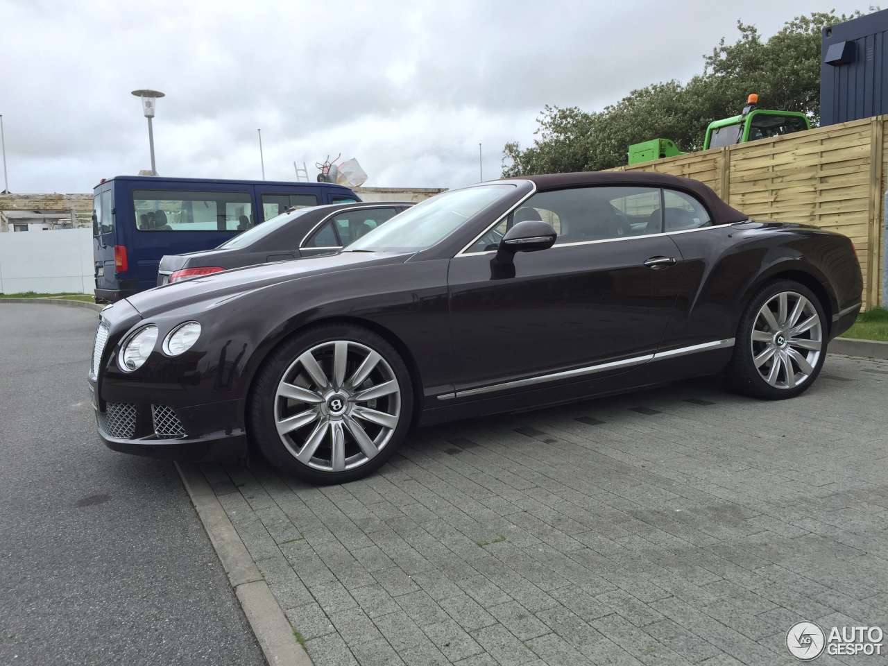 Bentley Continental GTC 2012