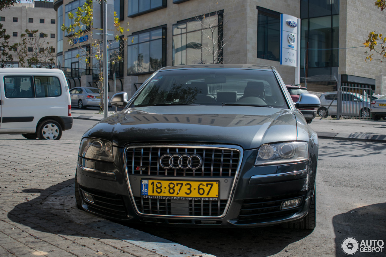 Audi S8 D3