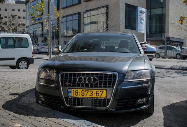 Audi S8 D3