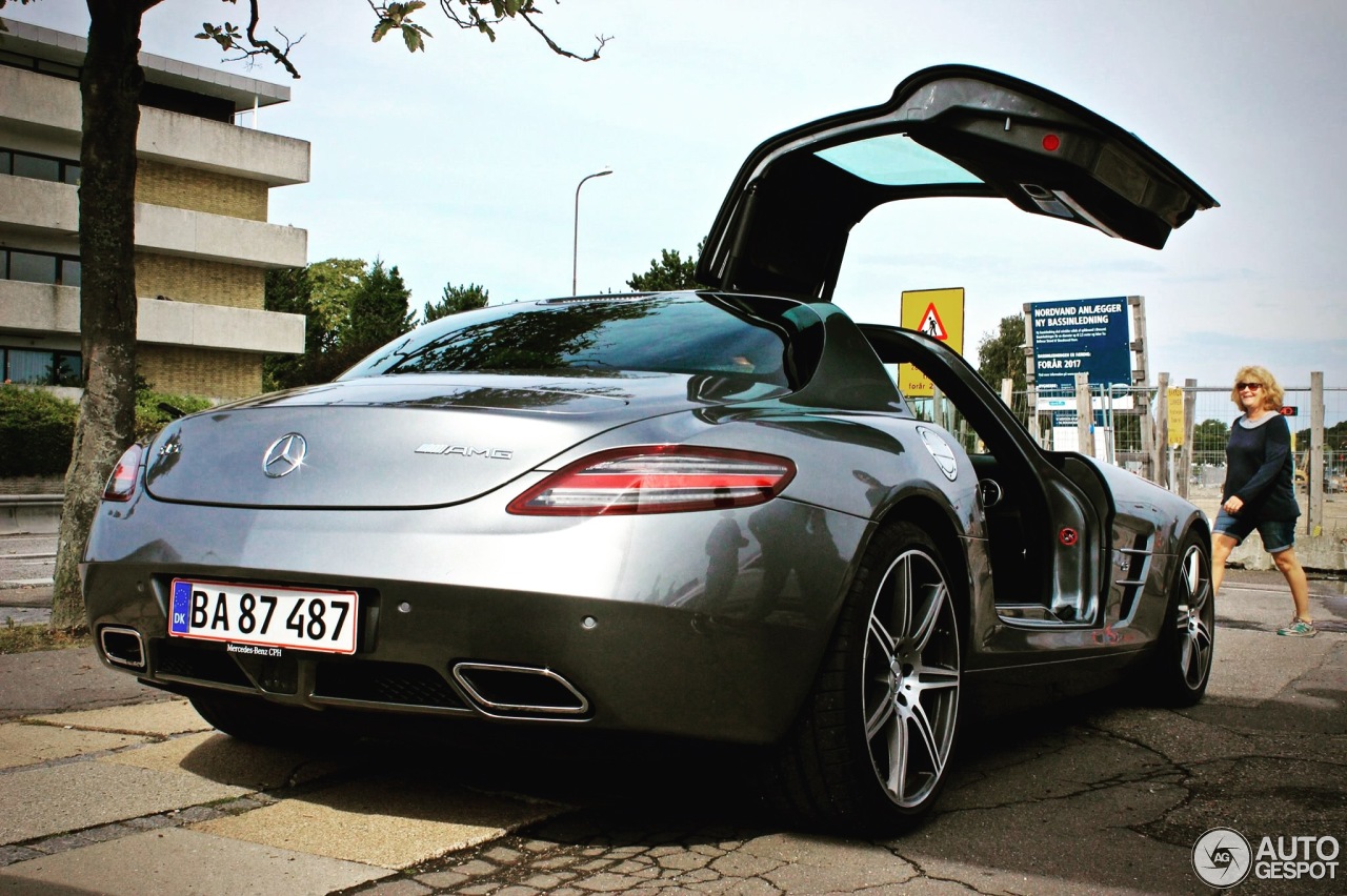 Mercedes-Benz SLS AMG