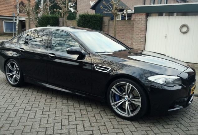 BMW M5 F10 2011