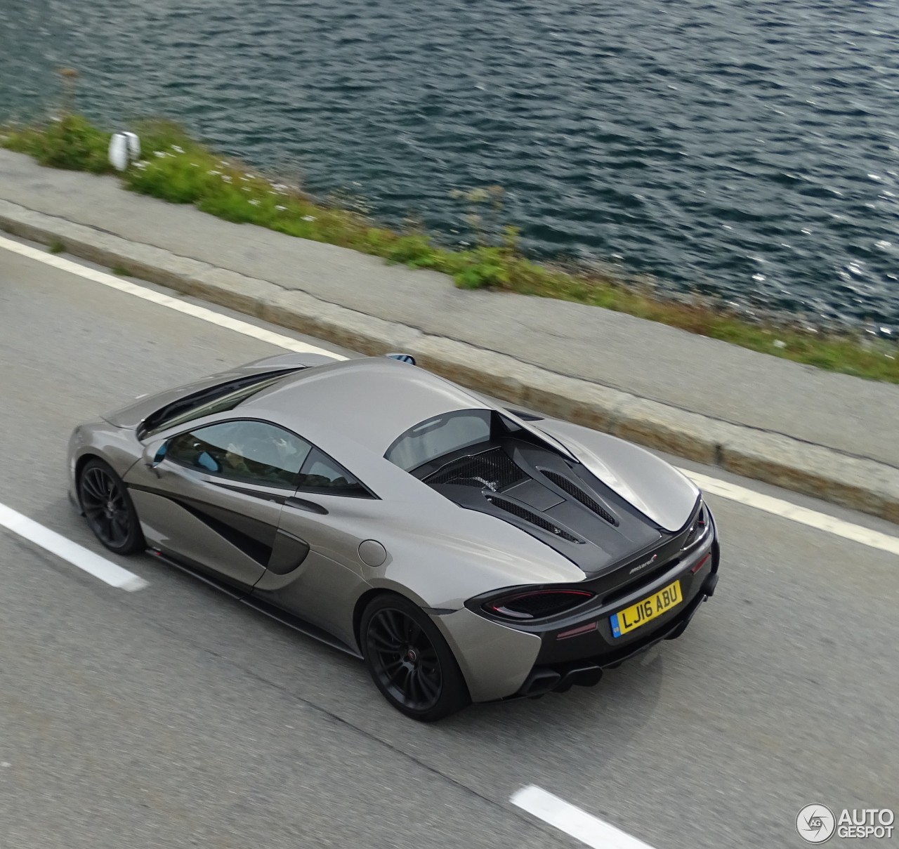 McLaren 570S