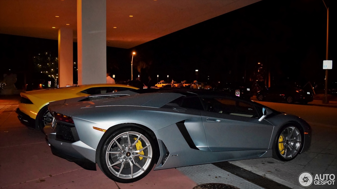 Lamborghini Aventador LP700-4 Roadster