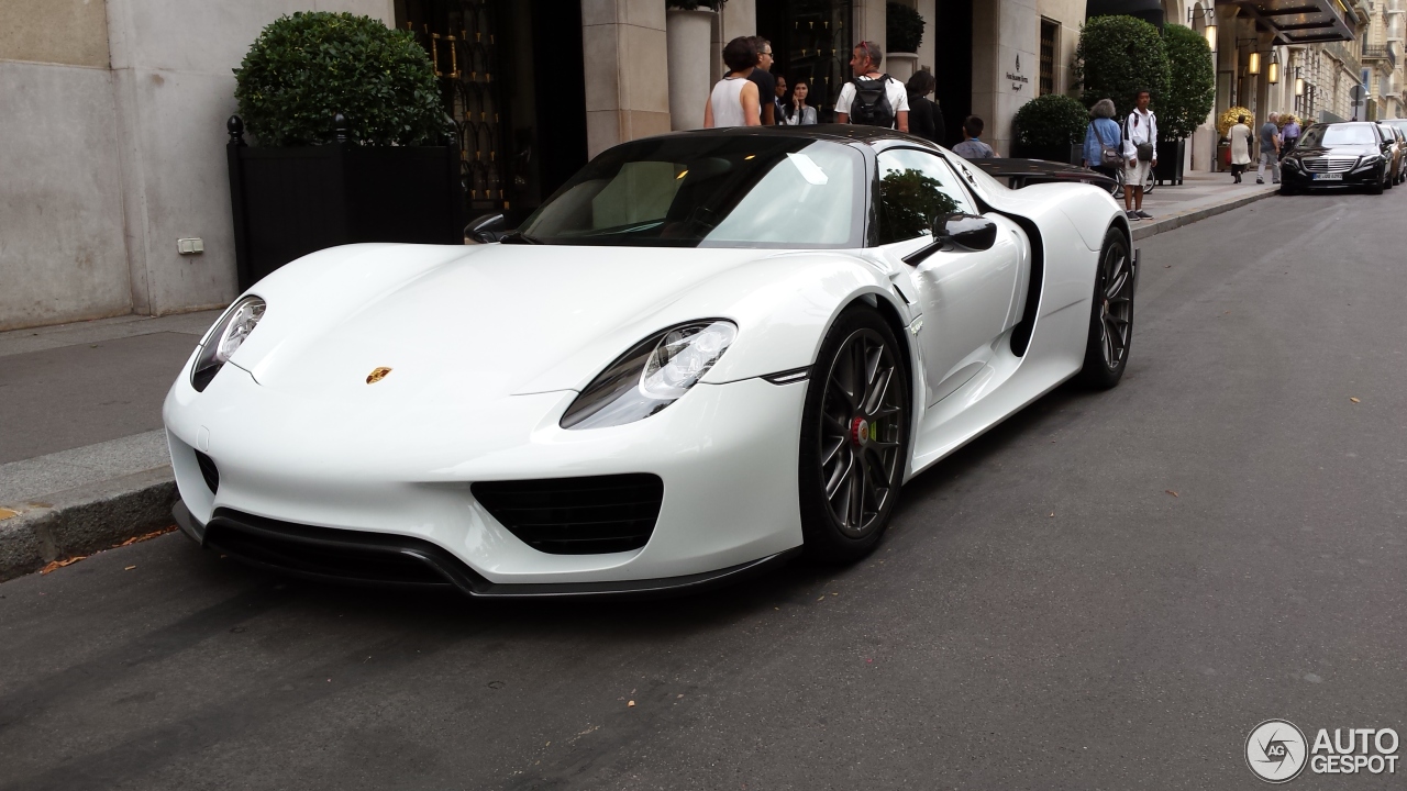 Porsche 918 Spyder Weissach Package