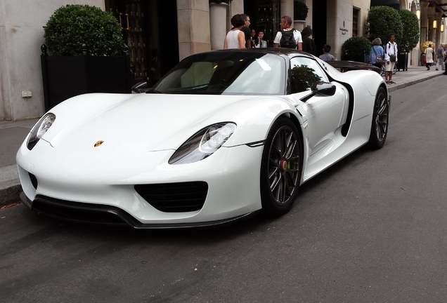 Porsche 918 Spyder Weissach Package