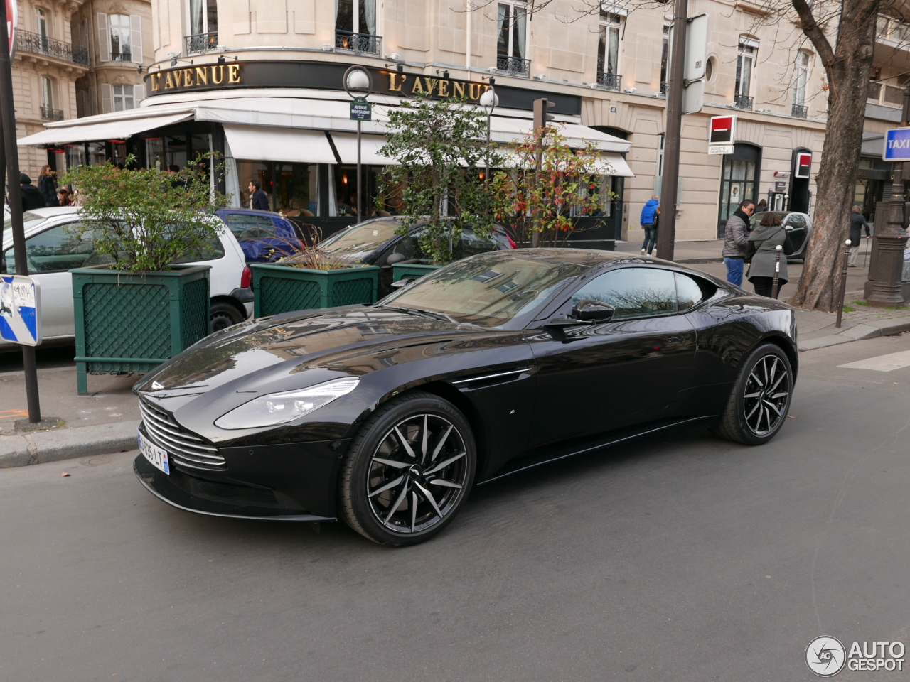 Aston Martin DB11