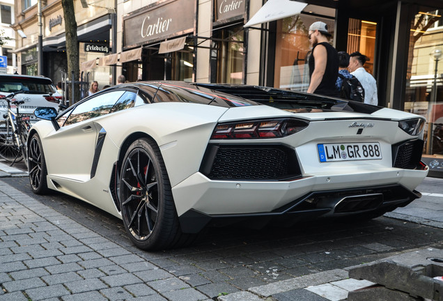 Lamborghini Aventador LP700-4 Pirelli Edition