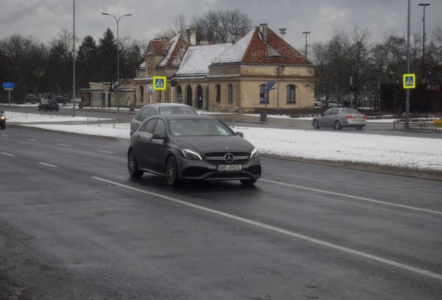 Mercedes-AMG A 45 W176 2015