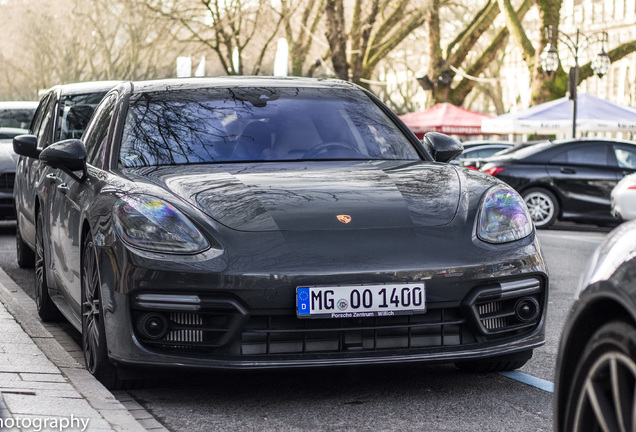 Porsche 971 Panamera Turbo