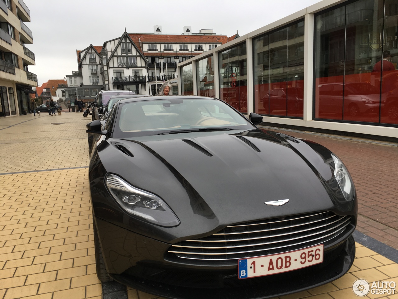 Aston Martin DB11