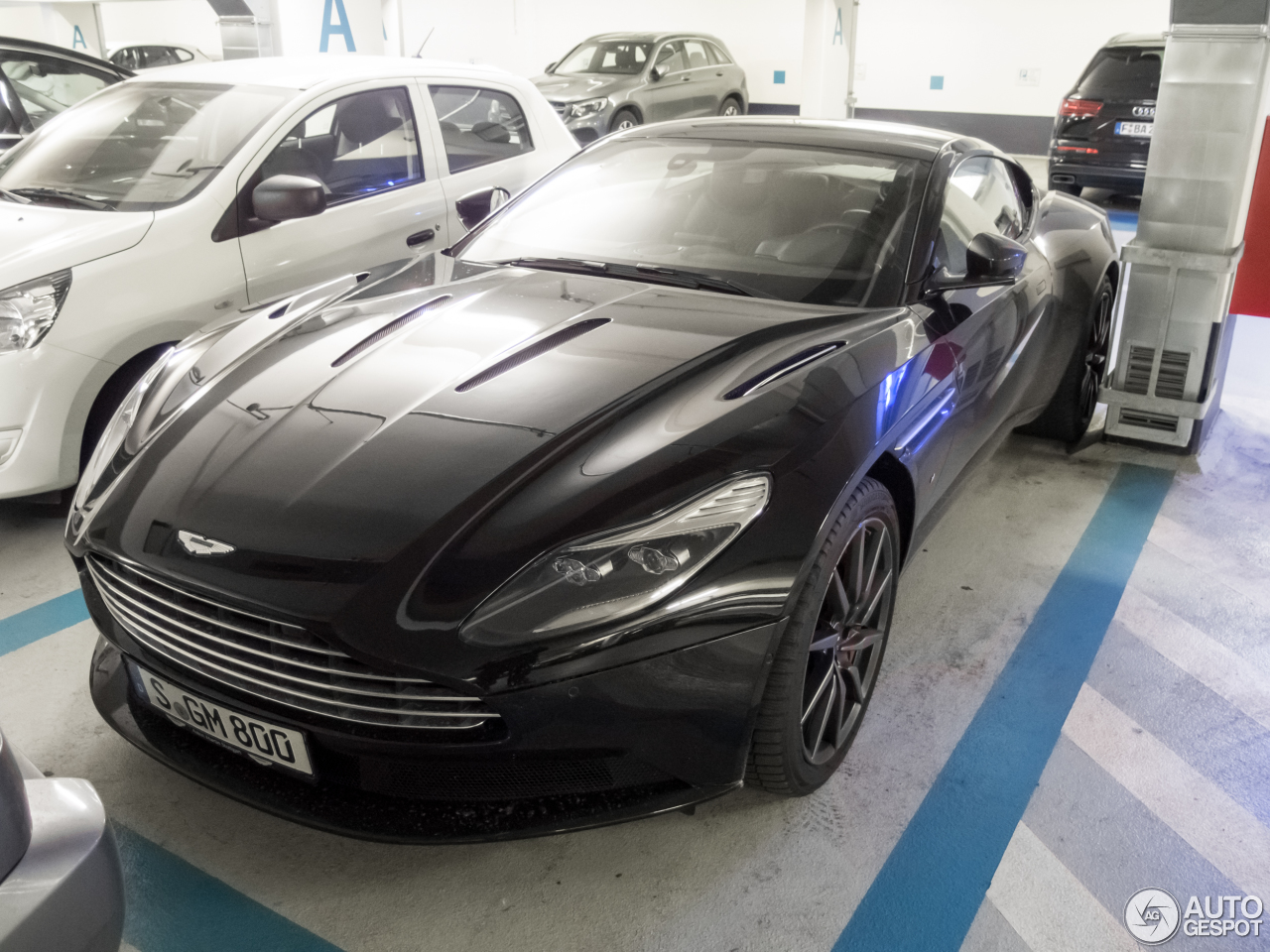 Aston Martin DB11