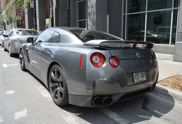 Nissan GT-R