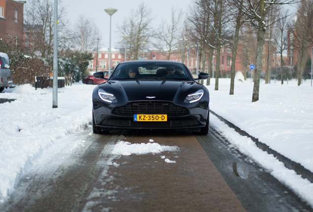 Aston Martin DB11