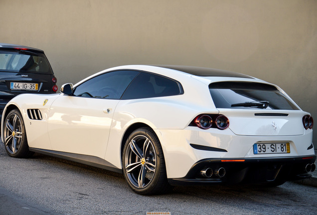 Ferrari GTC4Lusso