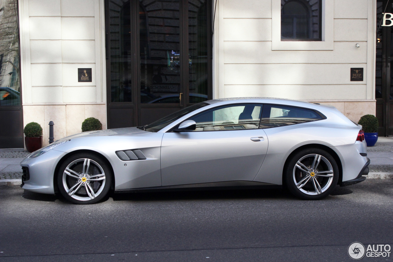 Ferrari GTC4Lusso