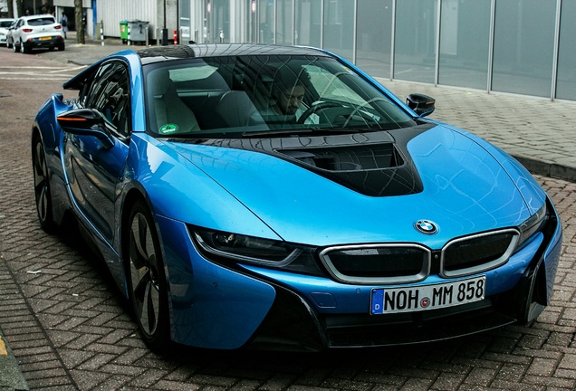 BMW i8