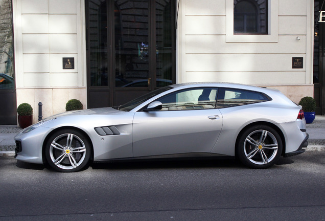 Ferrari GTC4Lusso