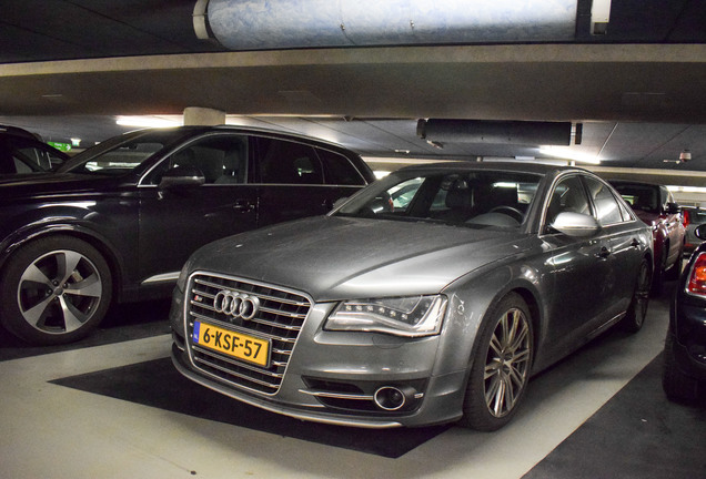 Audi S8 D4