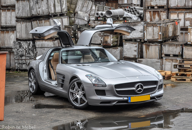 Mercedes-Benz SLS AMG