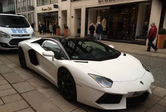 Lamborghini Aventador LP700-4