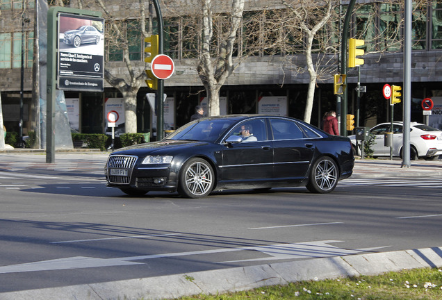 Audi S8 D3