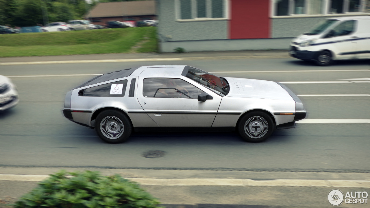 DeLorean DMC-12