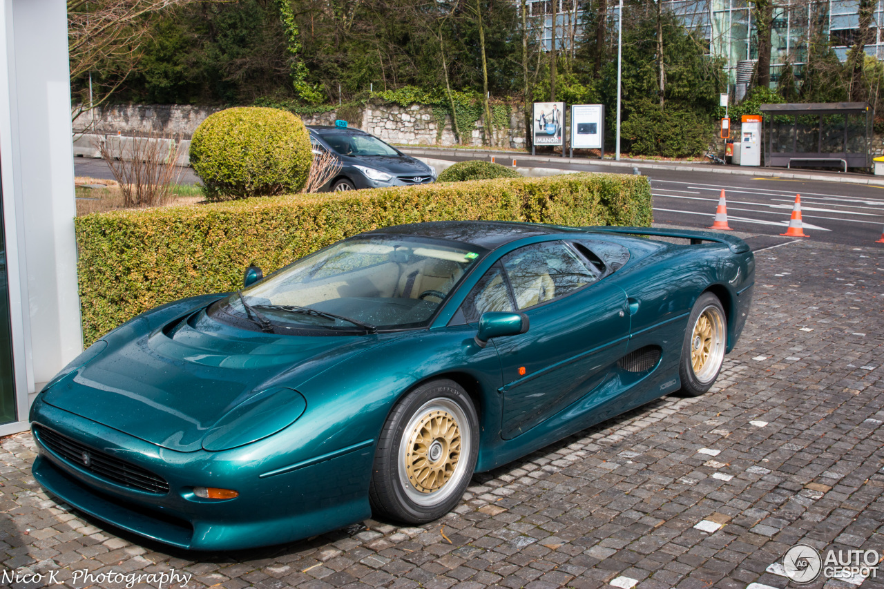 Jaguar XJ220