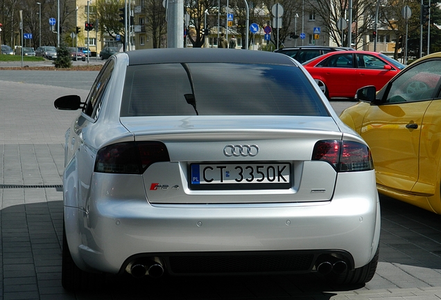 Audi RS4 Sedan