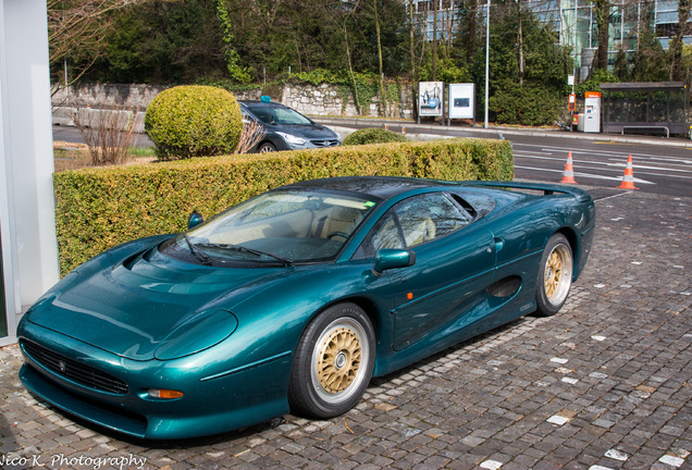 Jaguar XJ220