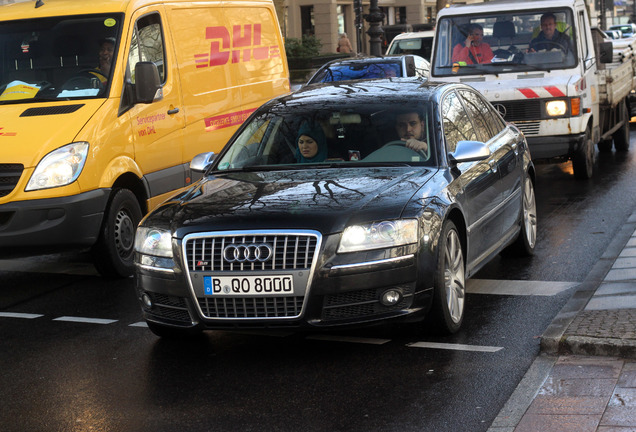 Audi S8 D3