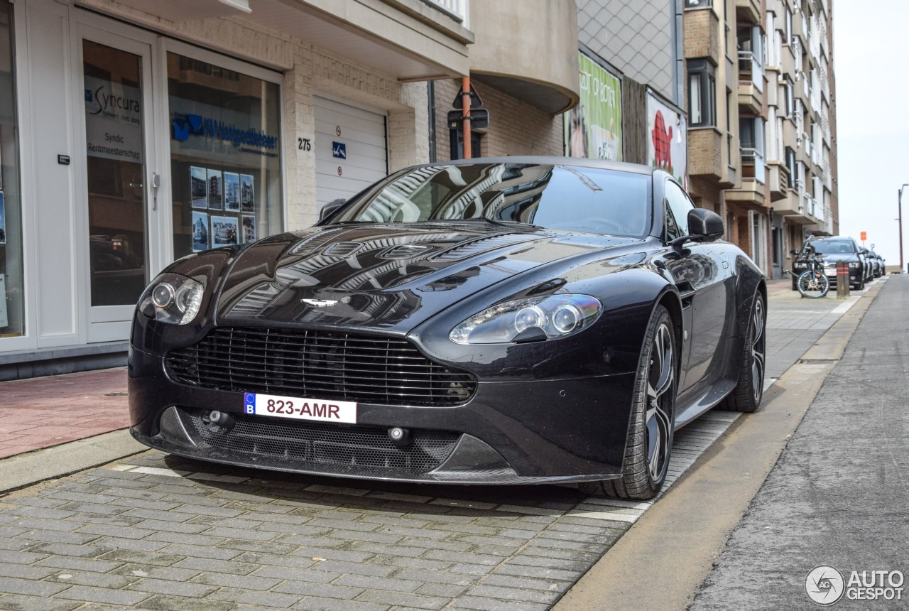 Aston Martin V12 Vantage Carbon Black Edition