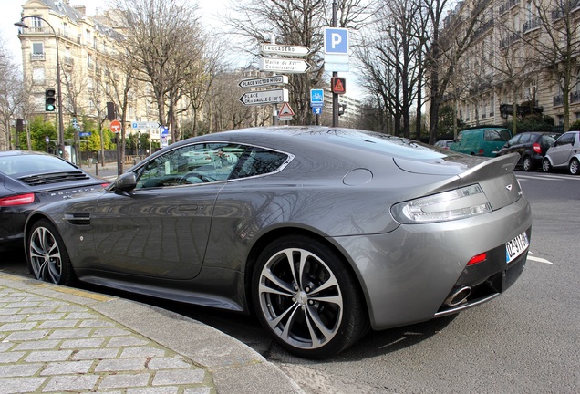 Aston Martin V12 Vantage