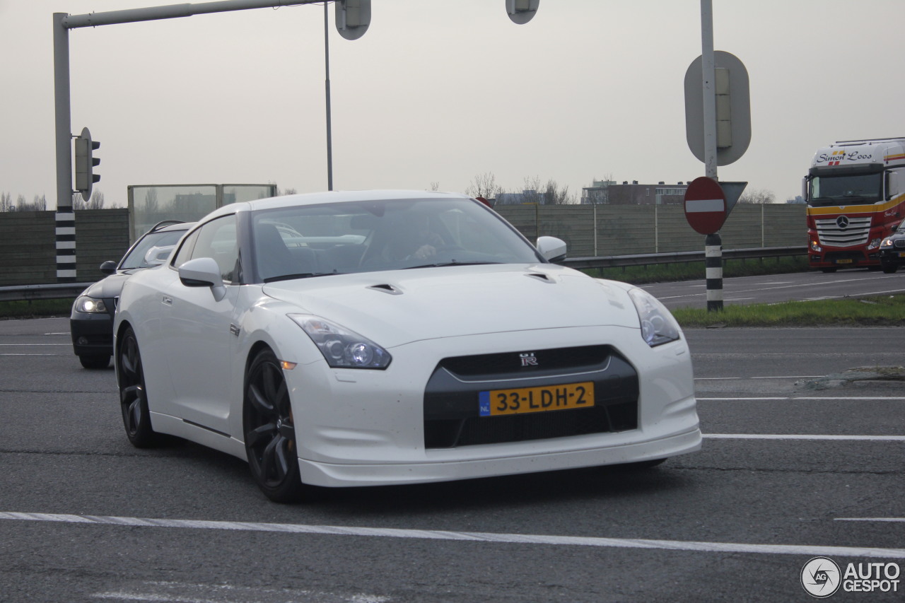 Nissan GT-R