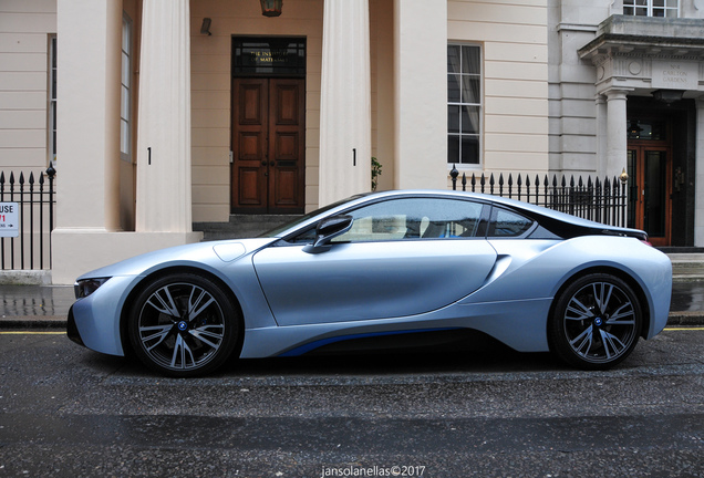 BMW i8