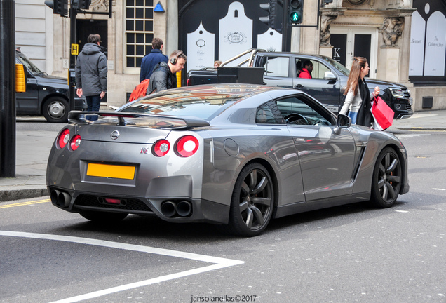 Nissan GT-R