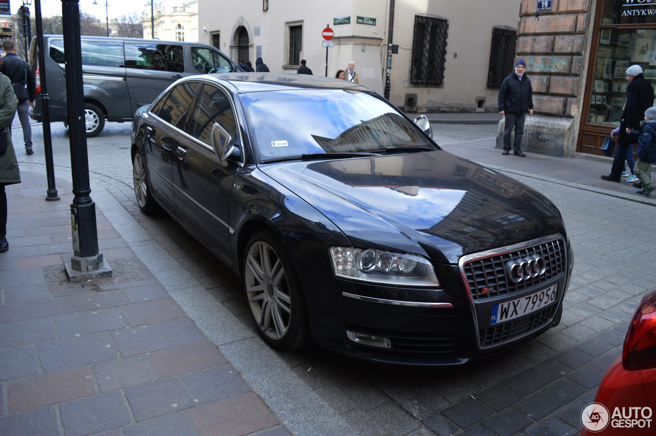 Audi S8 D3