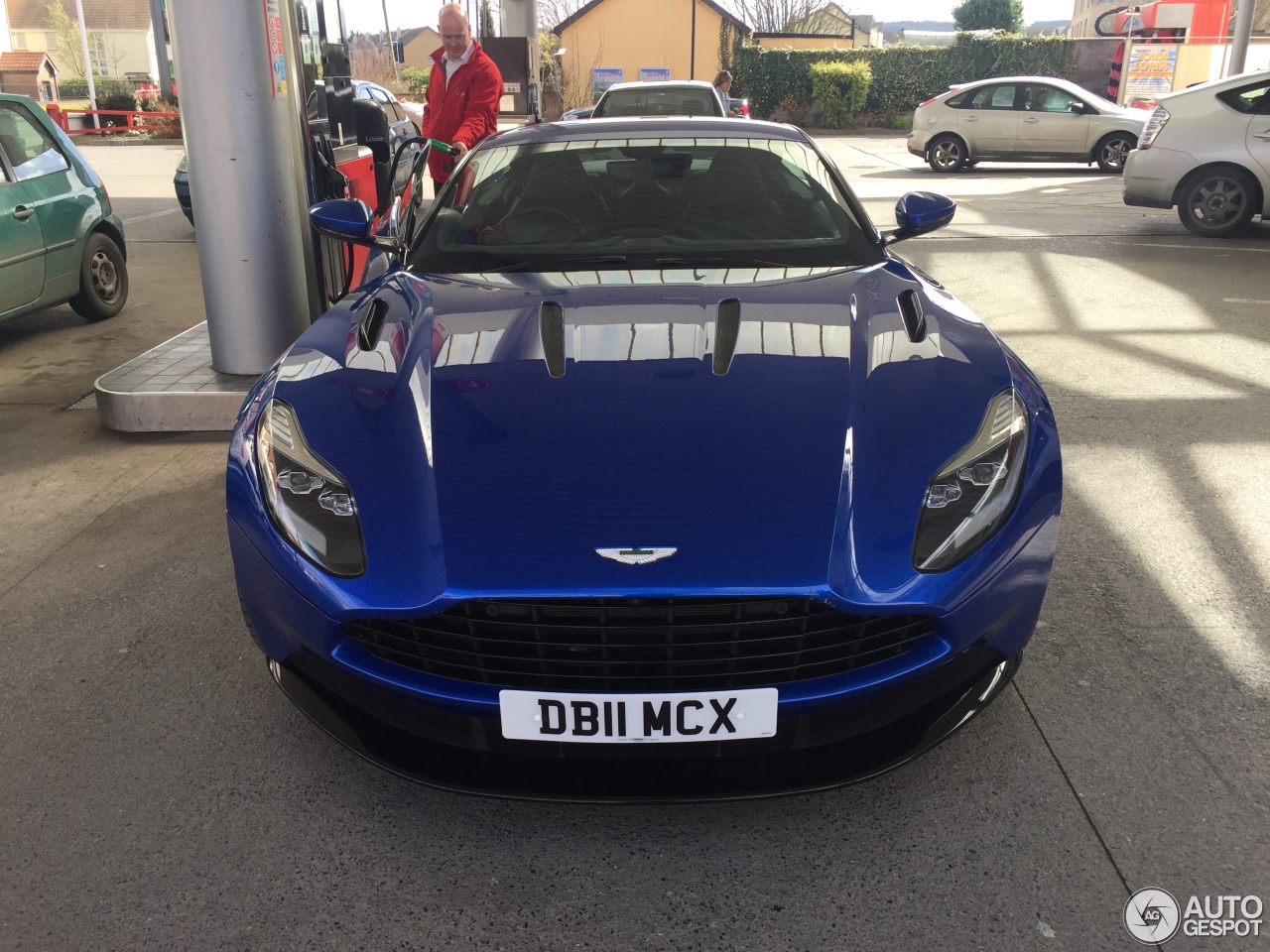 Aston Martin DB11