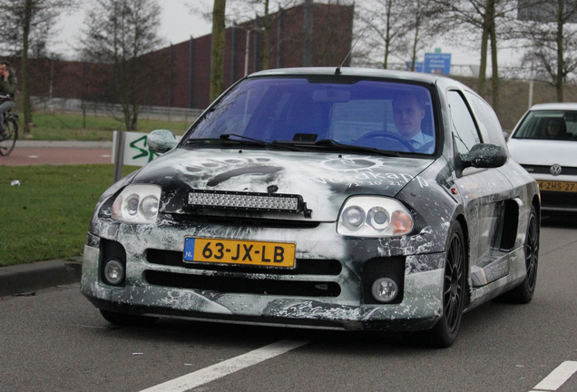 Renault Clio V6