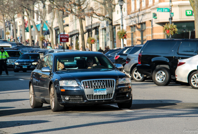 Audi S8 D3