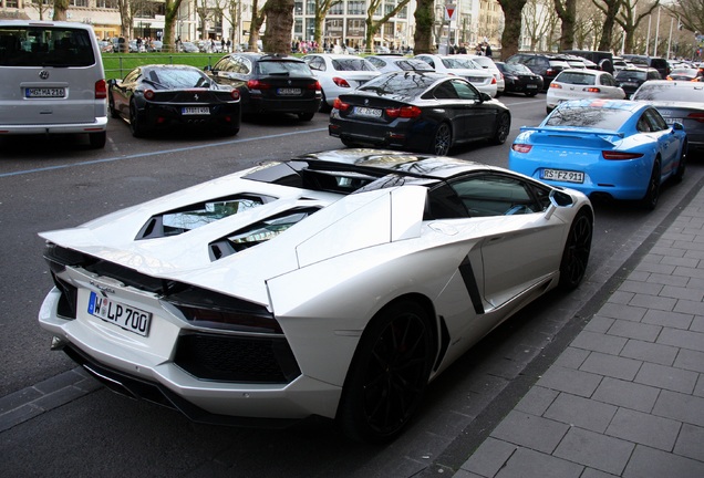 Lamborghini Aventador LP700-4 Roadster