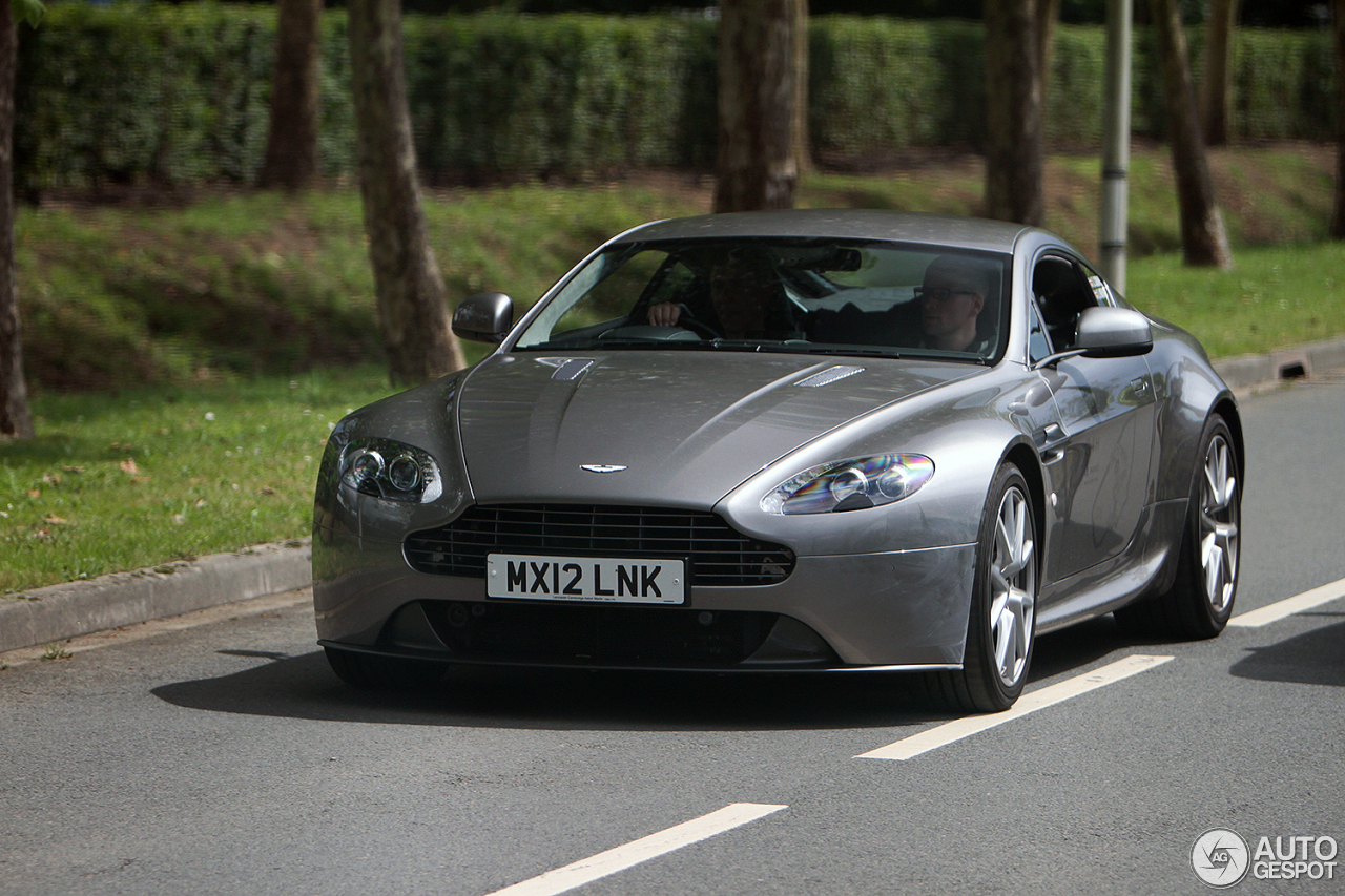 Aston Martin V8 Vantage 2012