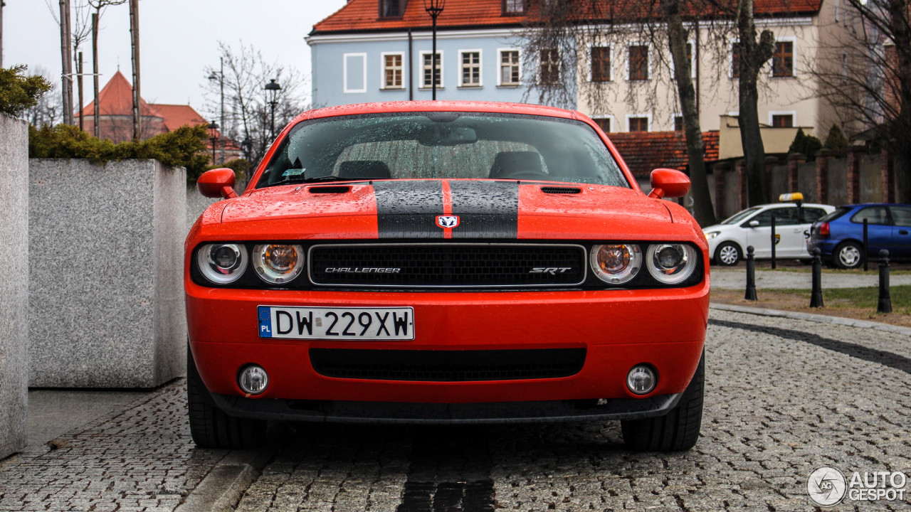 Dodge Challenger SRT-8