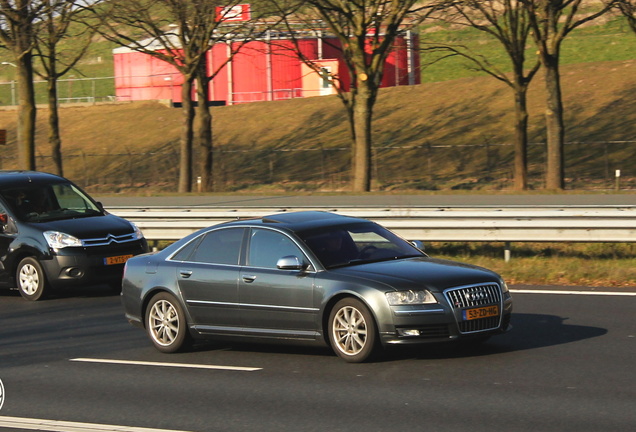 Audi S8 D3