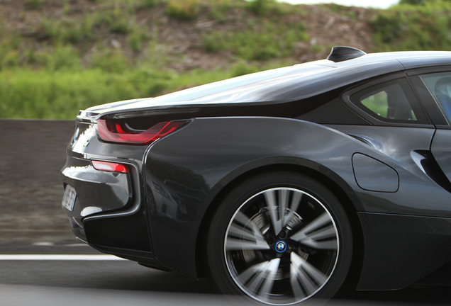 BMW i8