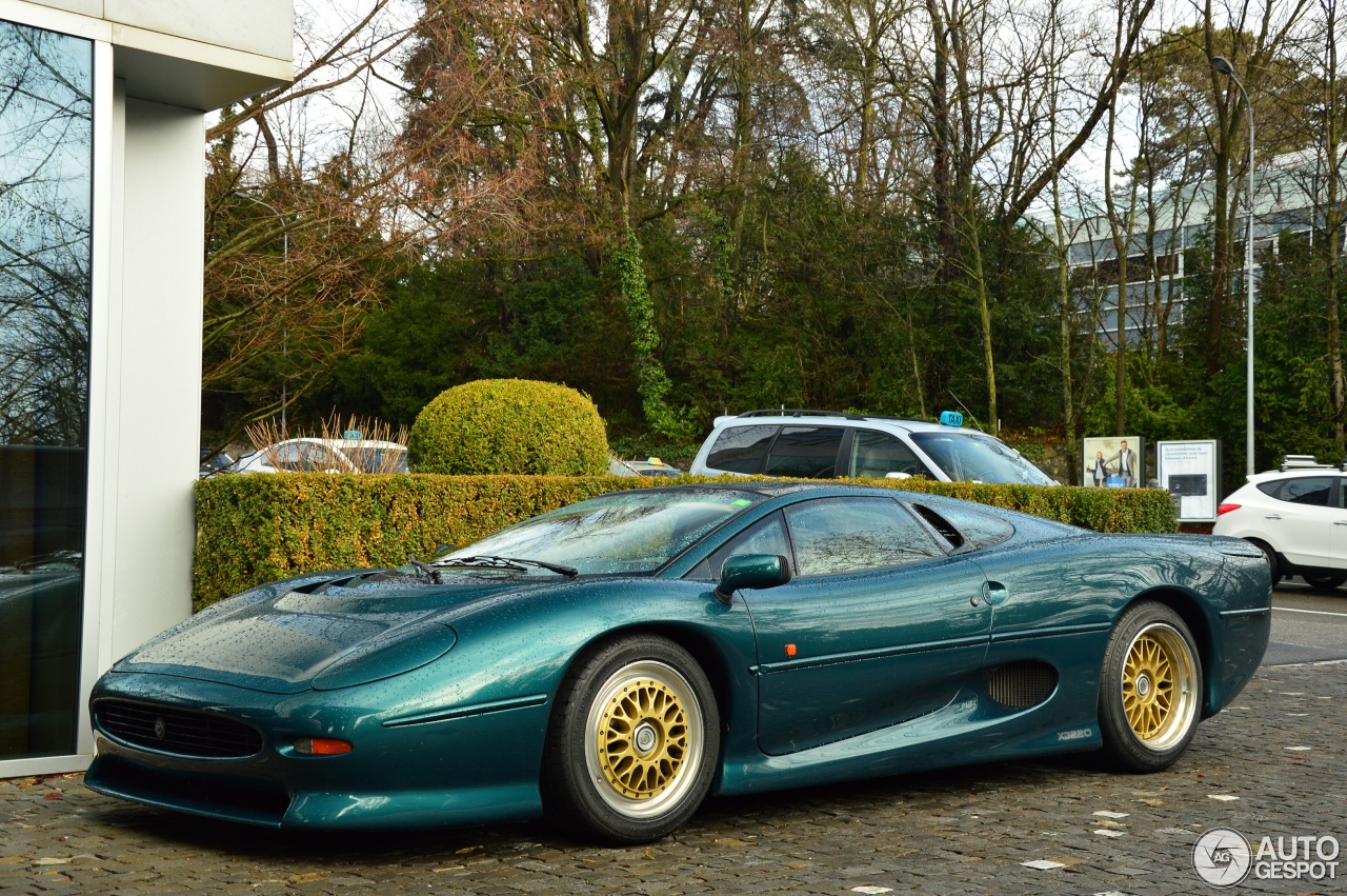 Jaguar XJ220